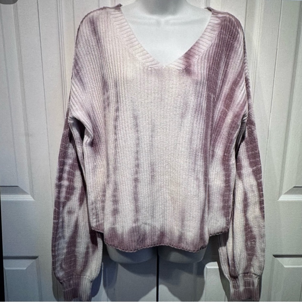 Mododoc of Los Angelos V Neck sweater featuring: Purple and pink tie dye